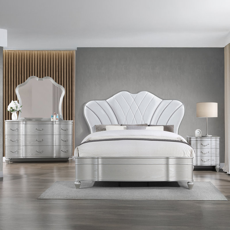 Ensemble de chambre à coucher Hinsley, Grand, 4 Pcs: Bed, Dresser, Mirror, Nightstand