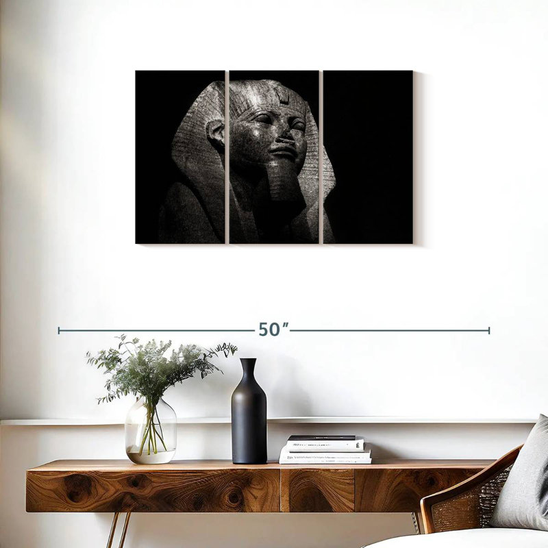 Gros plan d'un sphinx noir Brampt, H 20 po x l 33 po