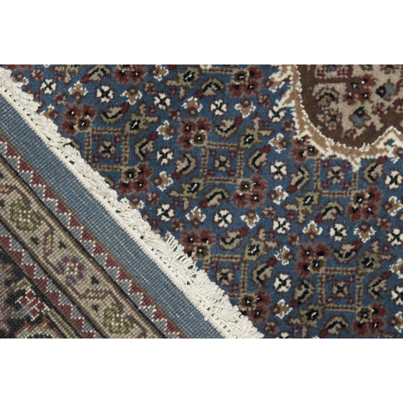 Tapis bleu marine et ivoire de haute qualité noué à la main