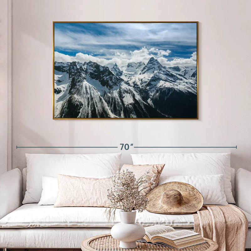 Snow Mountain Peaks, 46 po x 31 po, Cadre flottant doré