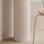 Petite table et chaises de style crème-110988487