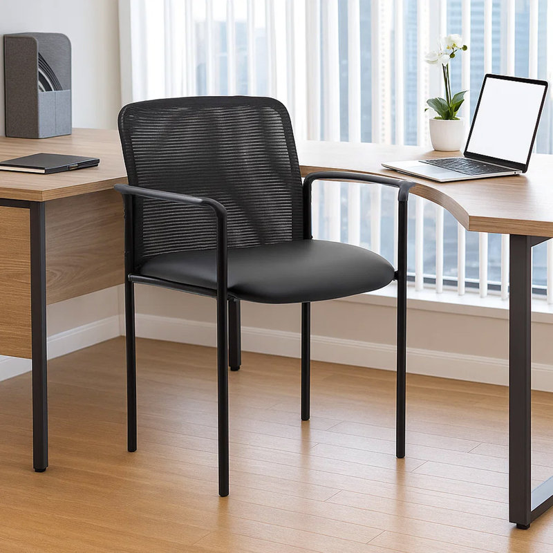 Fauteuil d'invité Vayu, filet noir et vinyle, structure en acier empilable