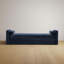 Banc rembourré à l'extrémité du lit-122663271