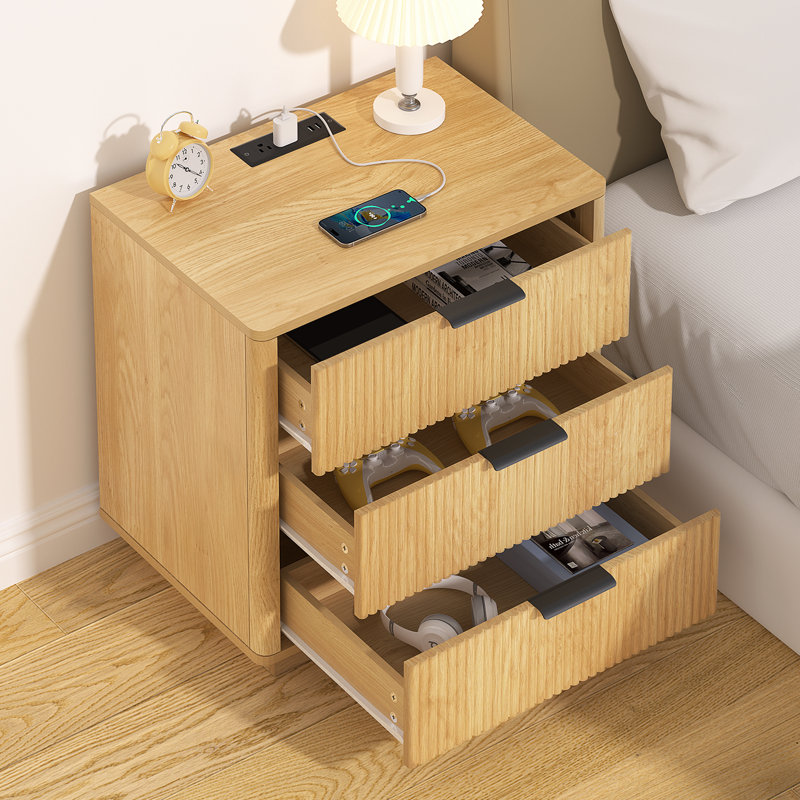 Table de chevet cannelée à 3 tiroirs de 23,2 po de largeur avec station de charge