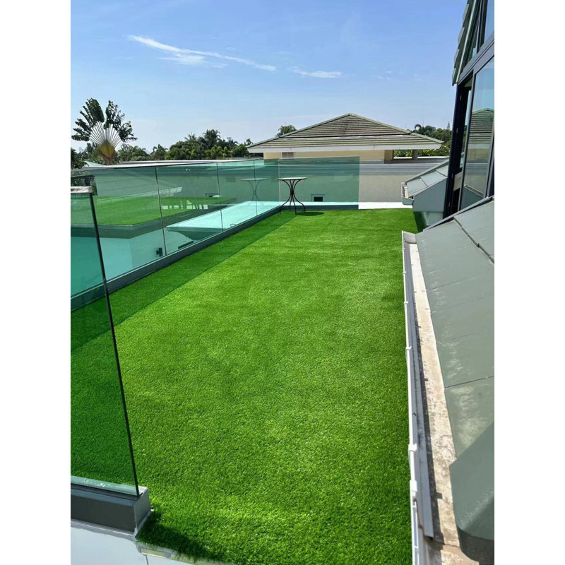 Tapis durables avec de l'herbe réaliste, conception en polyéthylène pour les espaces extérieurs