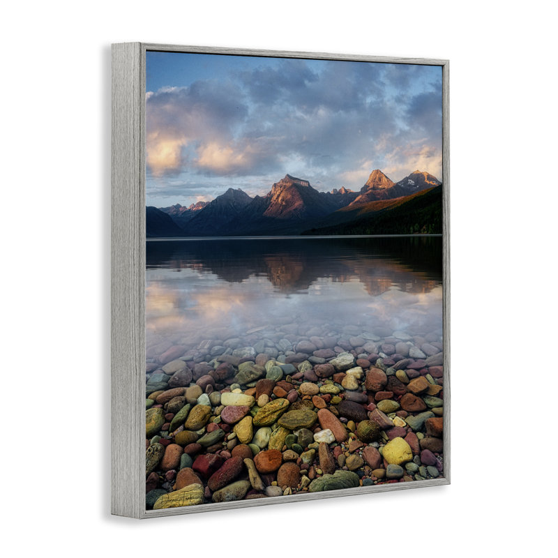 «Clear Water Pebbles», art de la giclée encadrée par Dennis Frates, Estampe numérique Farmhouse, H 30 po x l 24 po