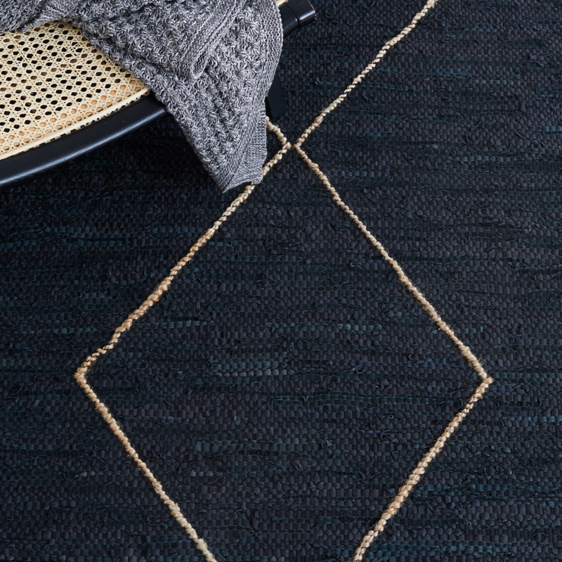 Tapis noir / naturel en cuir tissé à la main Anainah, Tapis de couloir 2 pi 3 po x 9 pi