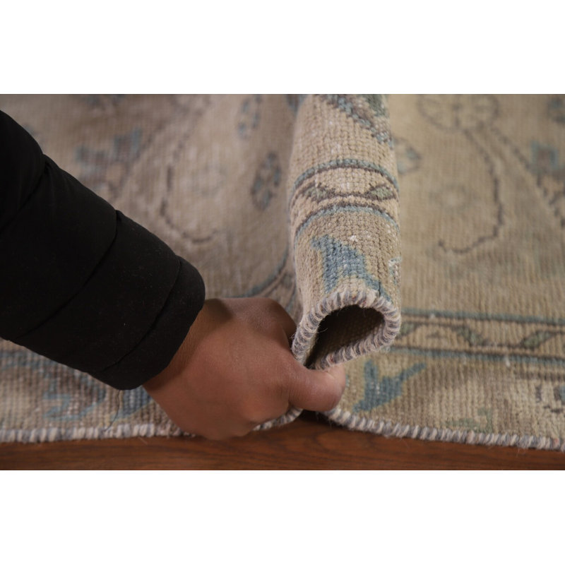 Tapis traditionnel en laine vieilli