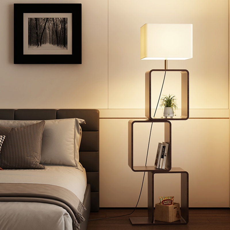 Lampes de plancher en noyer massif et en bois manufacturé
