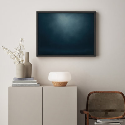 Impression d'art abstrait encadré lueur bleu profond, dégradé minimaliste Moody pour bureau ou salon moderne