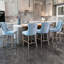 Tabourets de bar rembourrés avec décoration capitonnée à boutons et pieds en bois-506709579-506709576