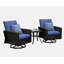 Deux fauteuils pivotants et une table d'appoint assortie pour une utilisation extérieure, avec une fabrication en rotin PE toutes saisons, une rotation ergonomique et un confort coussiné de qualité supérieure.