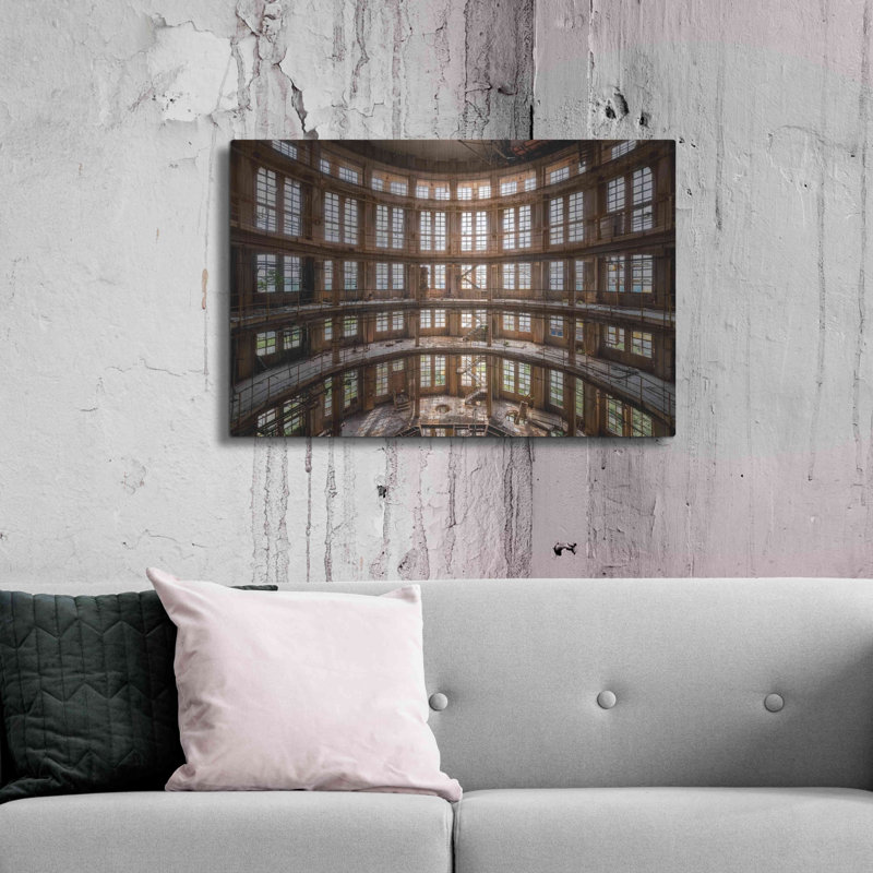 «Industrial Tower» par Roman Robroek, H 24 po x l 36 po