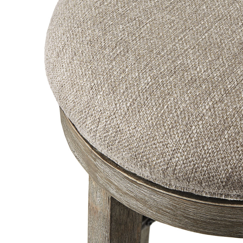 Tabouret de comptoir pivotant avec revêtement gris texturé et plaque de protection en métal avec support en bois légèrement vieilli à 360 degrés