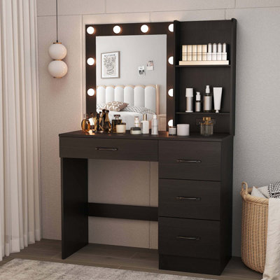Bureau de maquillage avec miroir et lumières