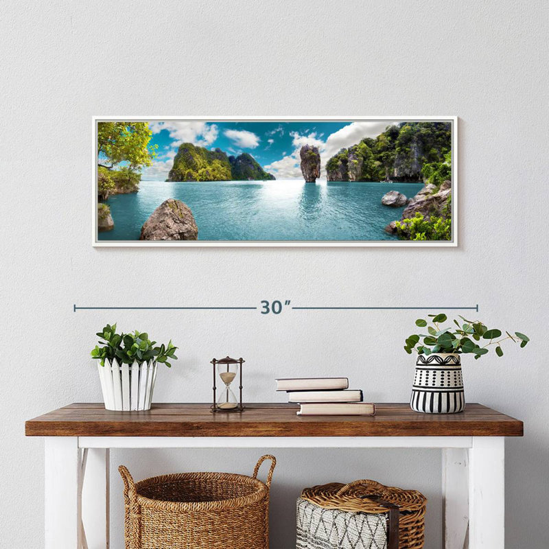 Iconic James Bond Island, Cadre flottant blanc, 28" X 10"