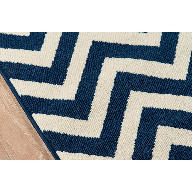Irita Chevron Indoor / Outdoor Rug, Rectangle 6'7" x 9'6"