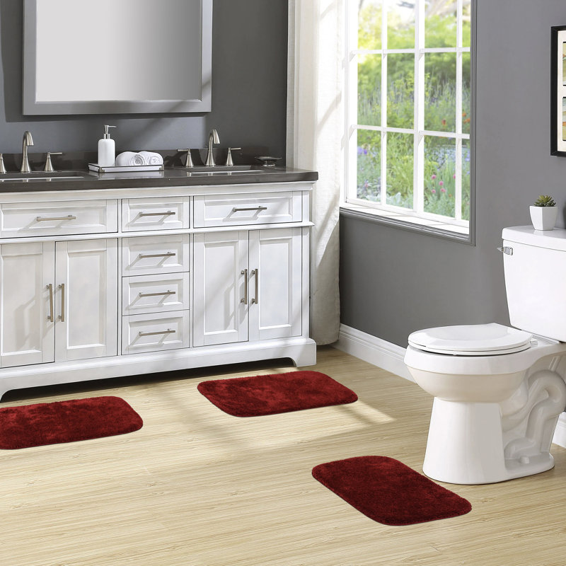 Tapis pour salle de bain en nylon traditionnel avec envers antidérapant Mccluney, Rouge pimenté