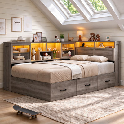 Lit de jour simple avec rangement et tête de lit bibliothèque coulissante en verre, cadre de lit d'angle en bois de style champêtre avec 3 tiroirs de rangement, étagères latérales à 2 niveaux, lumières DEL et station de recharge, lit convertible pour petite chambre, aucun sommier requis