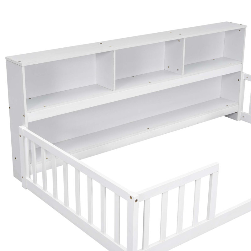 Lit sur pied avec bibliothèque de chevet, tablettes, garde-corps