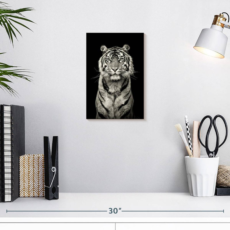 Powerful Tiger Portrait, H 12 po x l 8 po