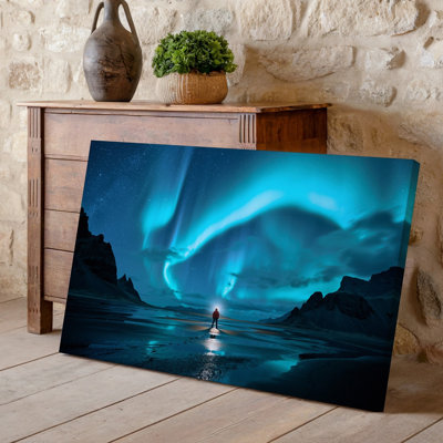 Reproduction d'art sur toile, "Une scène de nuit à couper le souffle" avec un vaste ciel étoilé illuminé par des aurores vertes et bleues dansantes sur toile