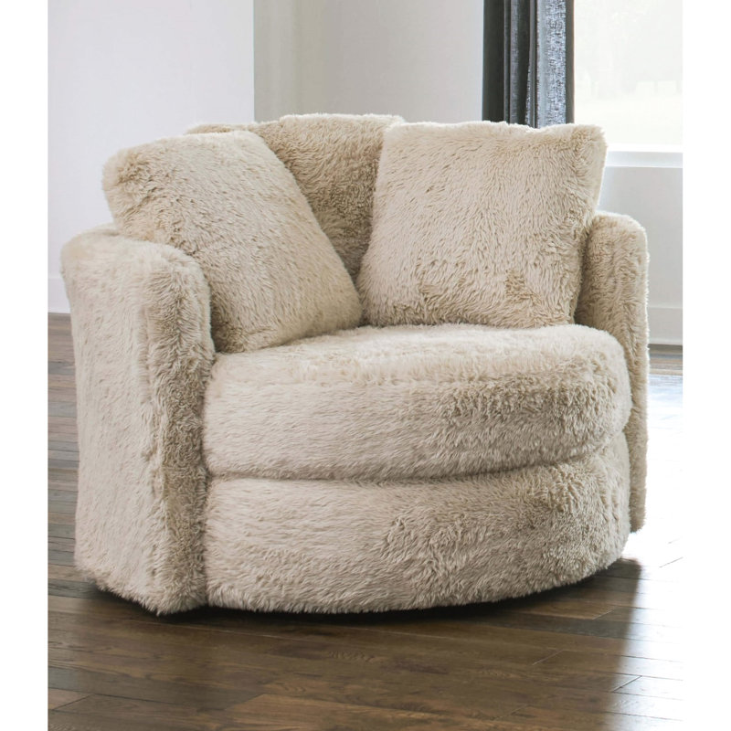 Fauteuil rond contemporain crème/beige (1 pièce) avec accoudoirs droits, revêtement en chenille, base en bois massif, dossier à coussins amovibles, coussins décoratifs, 124 cm de large, 97 cm de haut, idéal pour le salon.