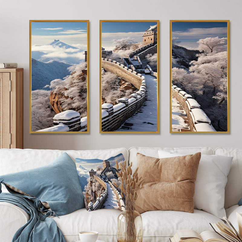 Grande muraille de Chine en hiver III - Art mural au Japon, Cadre flottant doré, H 28 po x l 36 po