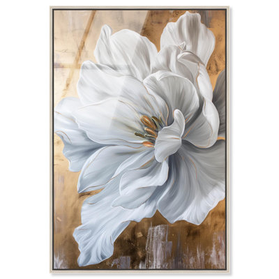Art floral en verre acrylique encadré à pétales blancs Bloom par Art Remedy, cadre argenté, 20 x 30