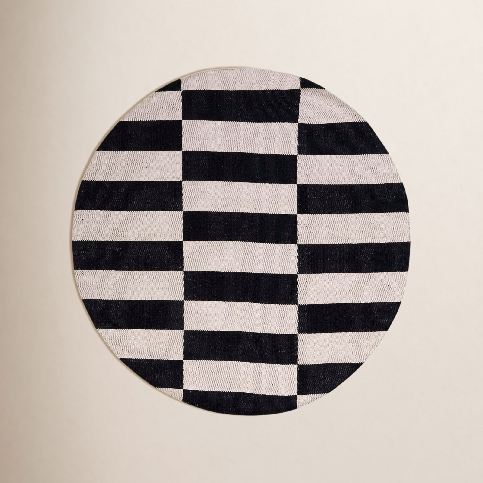 Alvana Black Ivory Hand-Woven Cotton Rug, Round 6'