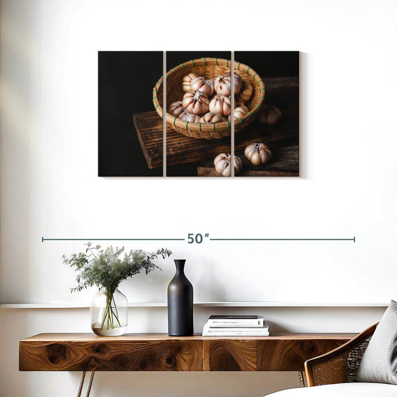 Yarlin Garlic, 20" H x 33" W