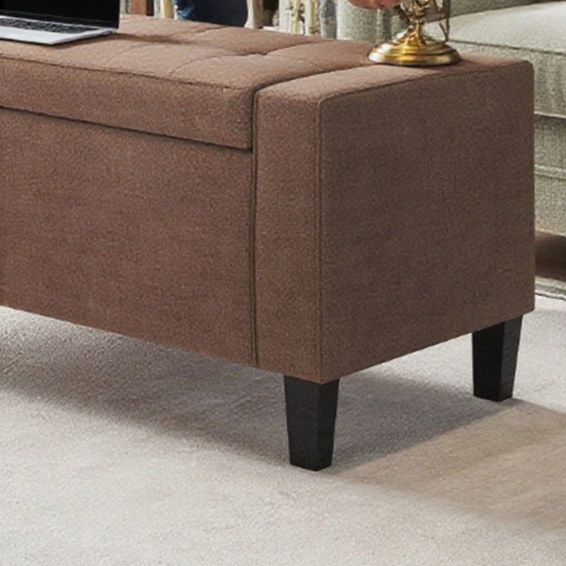 Repose-pieds de rangement classique en lin avec une utilisation polyvalente et beaucoup d'espace, parfait pour les maisons modernes et confortables.