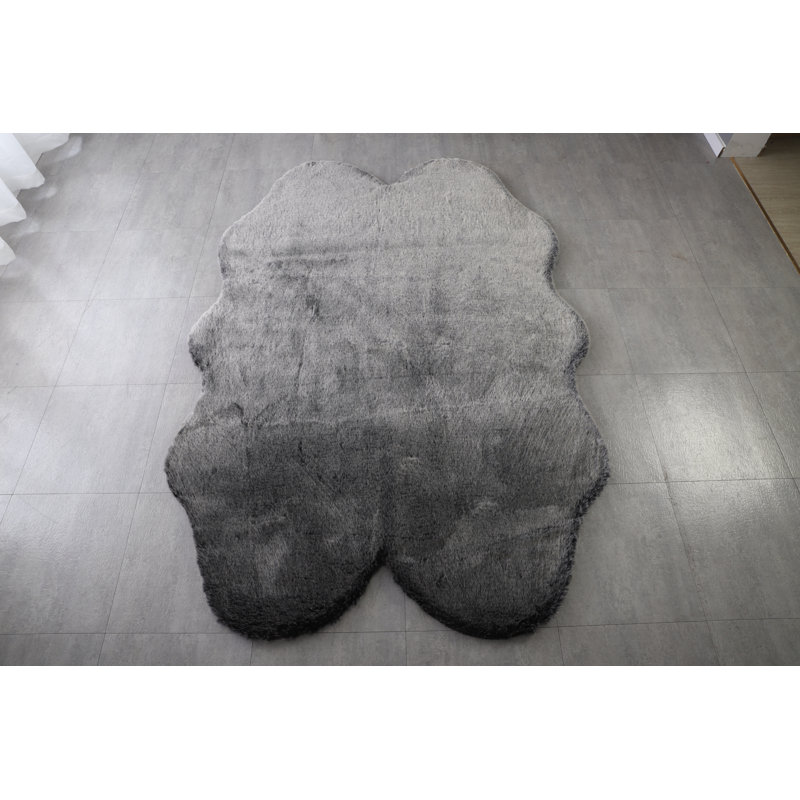Tapis noir à poils longs Furry