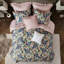 Couette 8 pièces pour lit king, motif floral abstrait, finitions soignées, imprimé numérique, jupe de lit sur mesure et rembourrage moelleux.