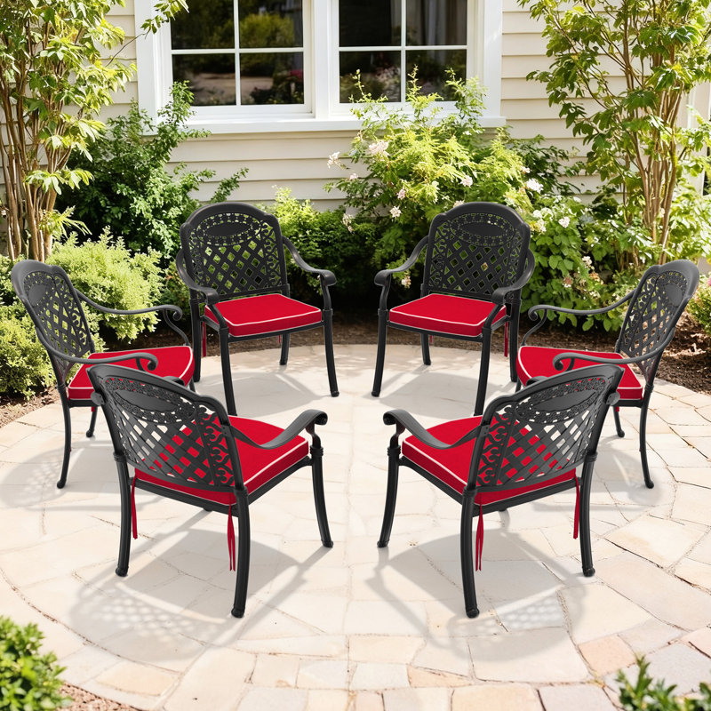 Ensemble de 6 chaises de jardin en aluminium moulé, structure noire et coussins rouges, design traditionnel avec motifs de pétales, revêtement haute température, assise large et épaisse confortable, empilables.