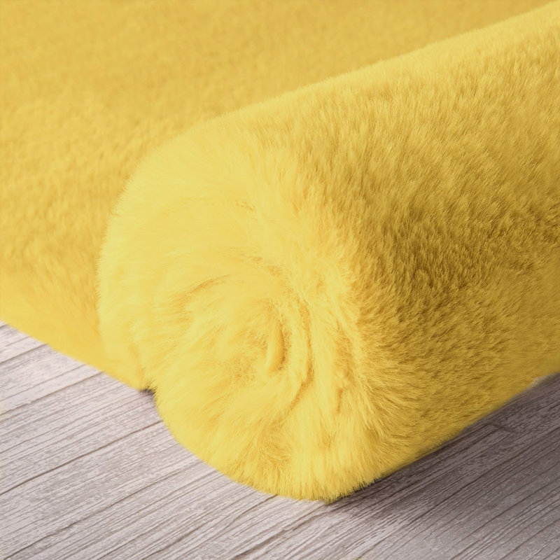 Tapis jaune en similifourrure tissé à la machine Novelty Haevyn, Nouveauté 3 pi x 5 pi