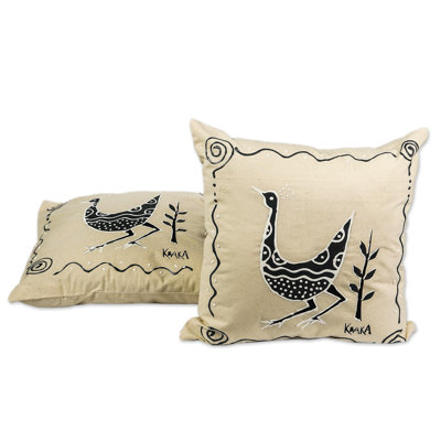 Housse de coussin en coton peinte à la main K. Baka Strutting