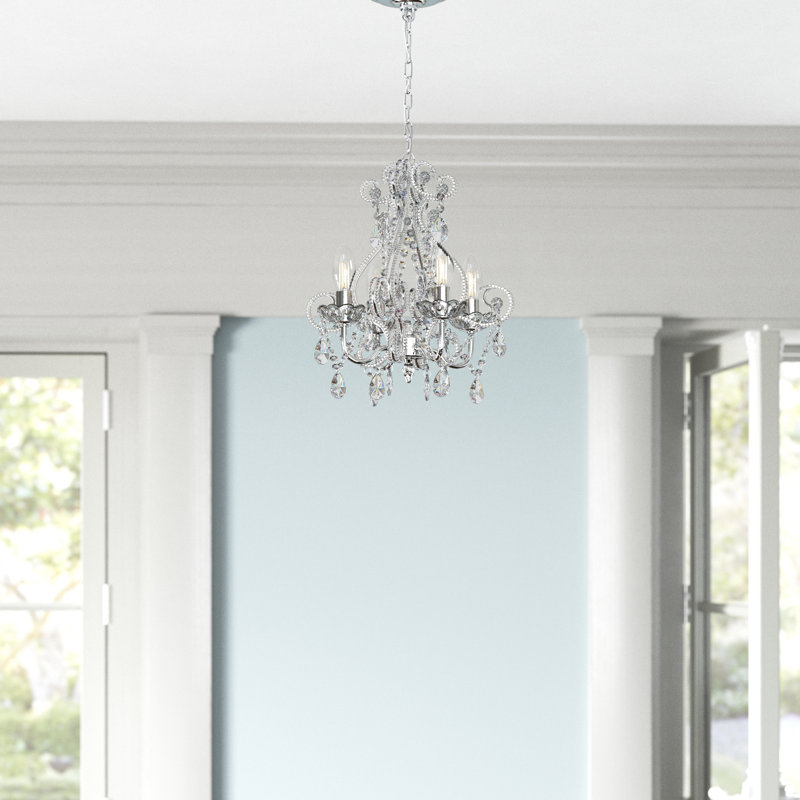 Lustre classique à 4 lumières de style bougie avec détails perlés Lucee, Chrome