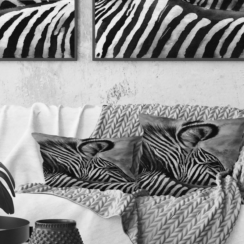Coussin décoratif zébré à rayures noires et blanches contrastantes III, 16 po x 16 po