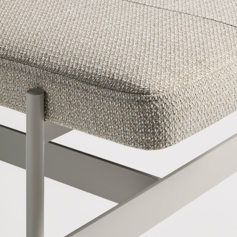 Banc de salle à manger Daybench, Manteau Maharam dans le futur / mastic, H 17 po x l 55 po x P 19 po