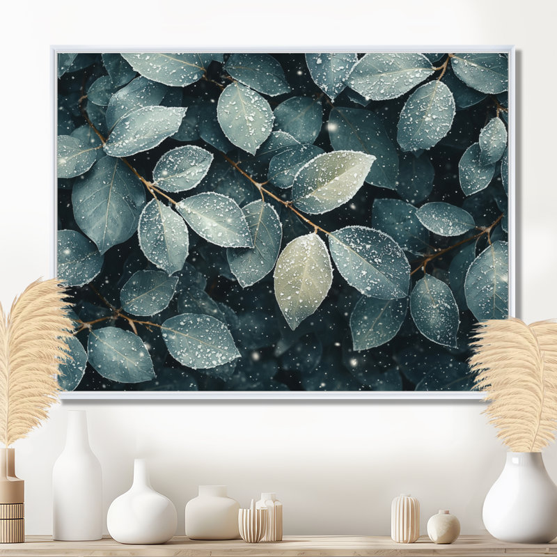 Evergreen Leaves In Snow IV - Leaves, art mural, H 12 po x l 20 po, Impression encadrée flottante, Blanc