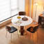 Table de salle à manger ronde en pierre frittée de 85 cm (33,5 po), de style bistro du milieu du siècle, avec pied en bois et base dorée, aspect marbre blanc.