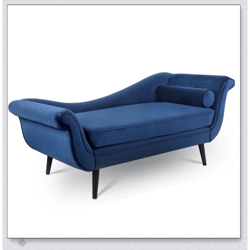 Chaise longue avec accoudoirs à volutes, rembourrage moelleux et structure robuste pour une élégance intemporelle et un confort moderne