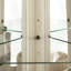 Armoire de rangement d'angle blanche éclairée avec tablettes en verre trempé, quatre tablettes amovibles et charnières pour unité d'organisation de chambre à coucher en verre, maison