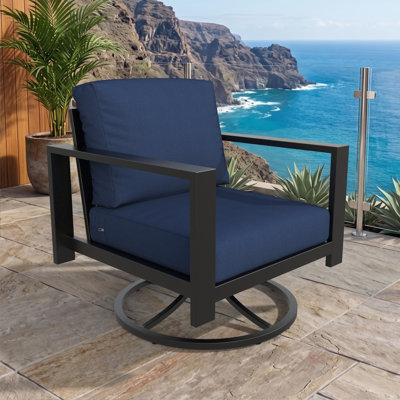Fauteuil à bascule pivotant Dulcie avec dossier à lattes inclinées, structure en aluminium et coussins Sunbrella