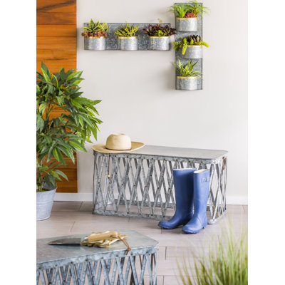 Mini banc d'extérieur en métal.