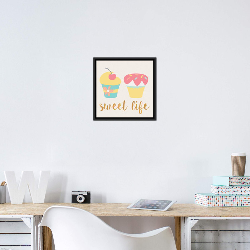 Cupcakes I - impression d'art graphique, Toile avec cadre noir patiné, Pas de tapis, H 18 po x l 18 po x 1,5 po