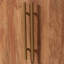 Élégante armoire de rangement brune avec tablettes réglables et fixes, structure en métal doré satiné, pour le salon, le couloir ou le vestibule, utilisation quotidienne Facile à installer
