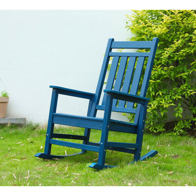 Chaise berçante surdimensionnée avec texture en bois