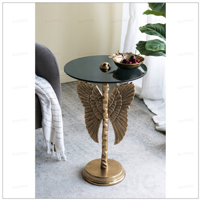 Table d'appoint à plateau rond avec aile d'ange, parfaite pour ajouter une touche d'élégance et de glamour à n'importe quelle pièce